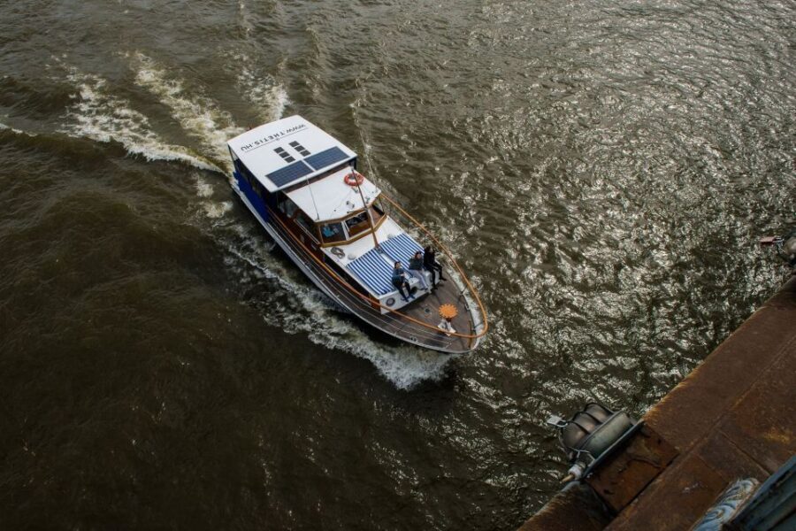 Budapest: Private Danube Yacht Cruise with Welcome Drink - Key highlights at a glance