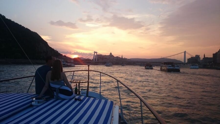 Budapest: Private Danube Yacht Cruise with Welcome Drink - Practical tips so your evening goes smoothly