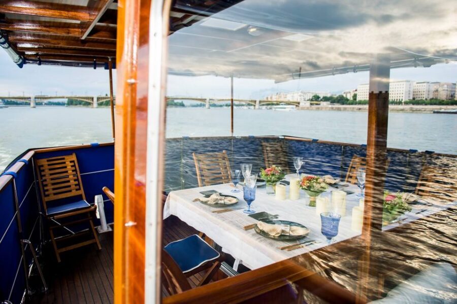 Budapest: Private Danube Yacht Cruise with Welcome Drink - Meeting at Erzsébet Bridge: the easiest start in central Budapest