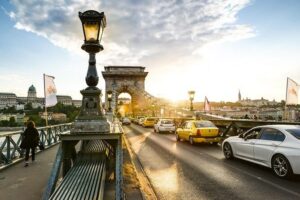 Budapest Private Luxury Sightseeing Tour with Guide and Transport - Central Market Hall and the Jewish Quarter: culture you can actually feel