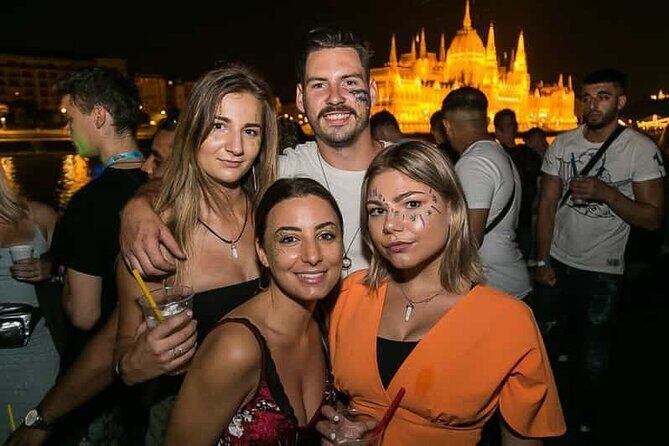 Budapest: Pub Crawl & Ruin Bar Tour – Free Shots & VIP Entry - Getting started: where you meet and how the group clicks fast