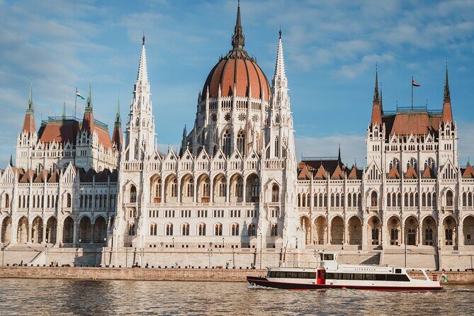 Budapest River Cruise with 1 Free Tokaj Frizzante and Audio Guide - Why night timing matters for this cruise
