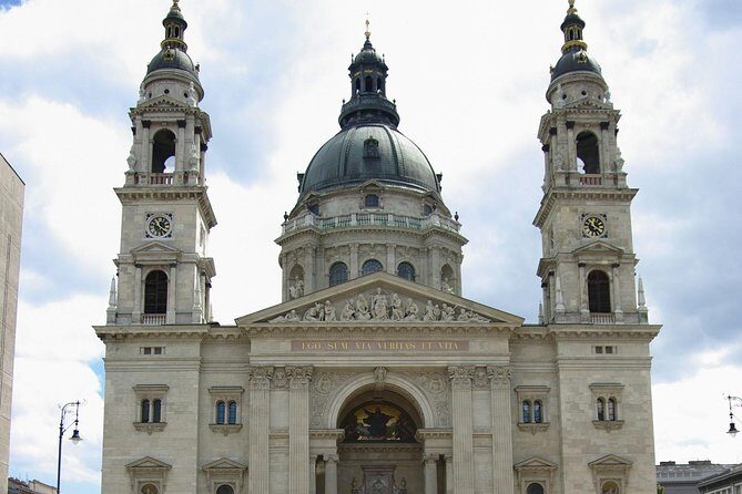 Budapest: Saint Stephen's Basilica Tour - St. Stephen’s Basilica inside: the “look at this, then this” style