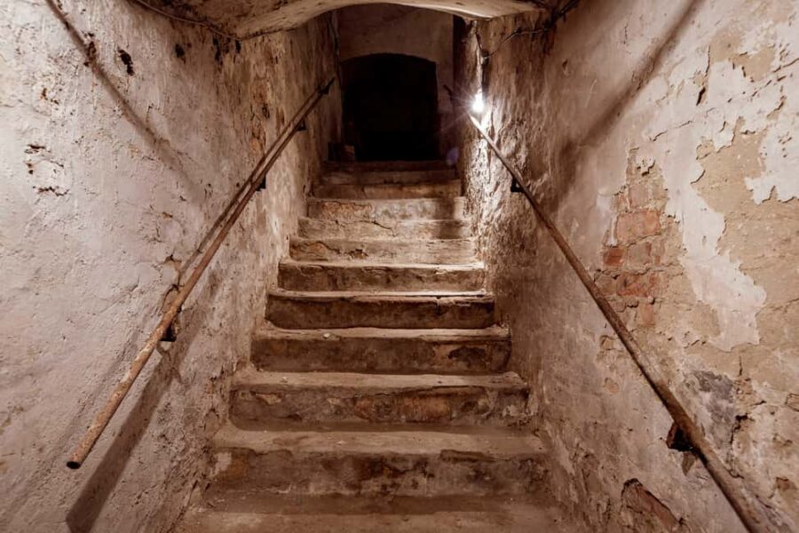 Budapest: Secrets of the Old Town of Buda Guided Walk - Balta köz and Dísz tér: Medieval Streets, Everyday Life, and Tough Times