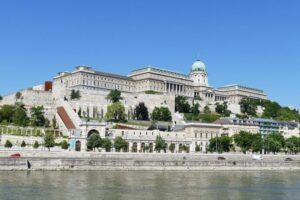 Budapest: Sightseeing Cruise on the Danube - Price and value: why $21 works for a short night cruise