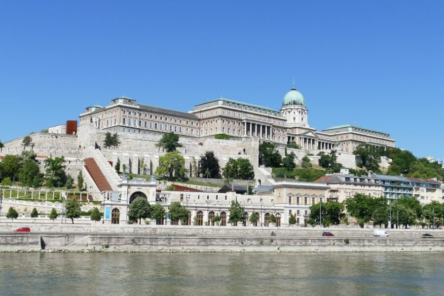 Budapest: Sightseeing Cruise on the Danube - Price and value: why $21 works for a short night cruise