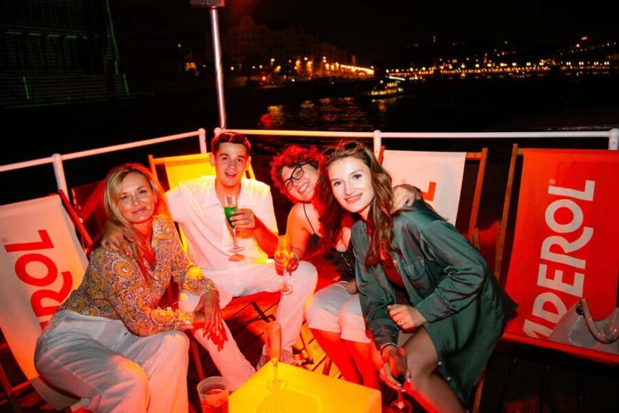 Budapest: Sightseeing River Cruise with Unlimited Cocktails - Why the Danube at Sunset Works So Well in Budapest