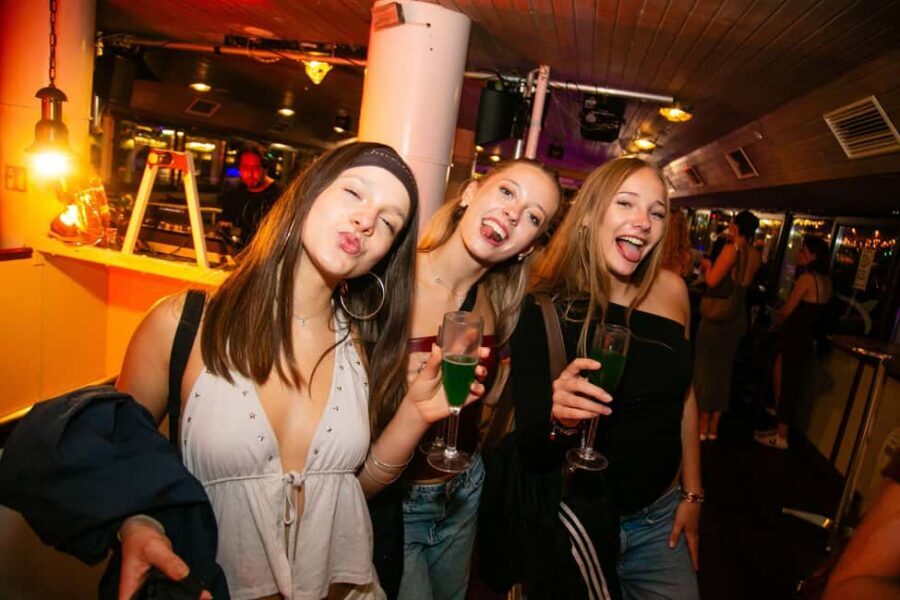 Budapest: Sightseeing River Cruise with Unlimited Cocktails - Drinks: Unlimited Prosecco Cocktails and Beer, and How It Feels Onboard