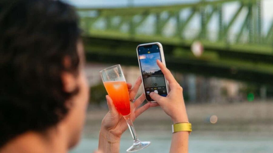 Budapest: Sightseeing River Cruise with Unlimited Cocktails - Audio Guide via the Ultimate Budapest App (and the Role of Music)