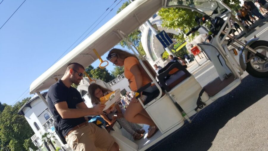 Budapest: Sightseeing Tour by Electric Tuktuk - Crossing to Buda: Chain Bridge and the shift in scenery