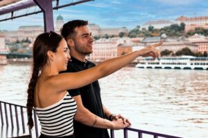 Budapest Sightseeing with Drink Included - The Cruise Flow: How the Sights “Snap” Into Place