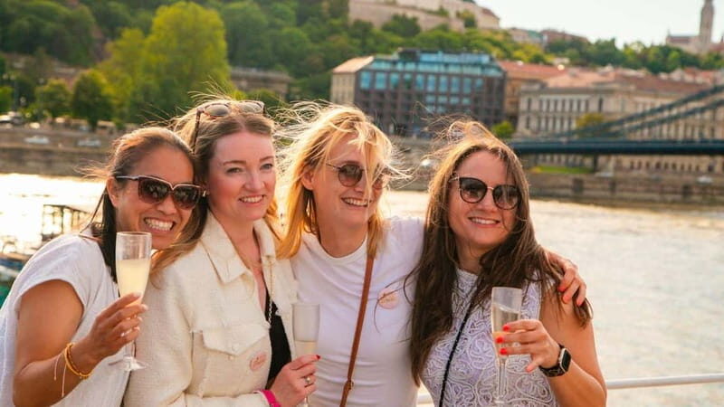 Budapest: Sip and Sail River Cruise with Unlimited Prosecco - Boarding at Akadémia Dock 2: timing and where to stand