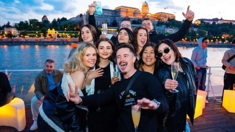Budapest: Sip and Sail River Cruise with Unlimited Prosecco - Price and drinks: why $29 can be a bargain