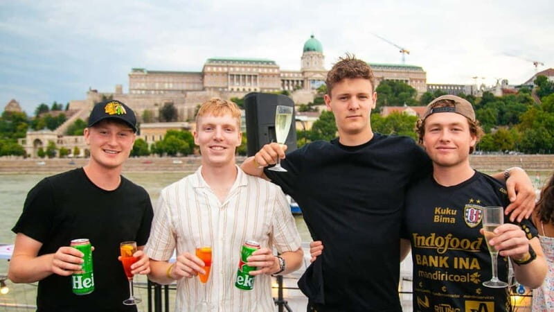 Budapest: Sip & Sail Danube Cruise with Unlimited Beer - Getting the Best Sunset Photos Without Stress