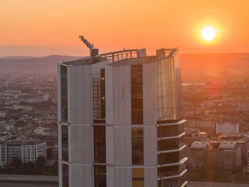 Budapest SkyDeck Tower – Panoramic Lift & Viewing Platform - The SkyDeck app: see landmarks and distance from where you stand