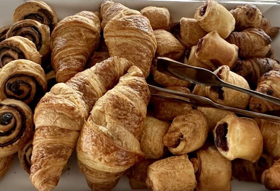 Budapest: Summer Brunch & Cruise with Prosecco or Cake - The one-hour sightseeing cruise window (12:00–13:00)