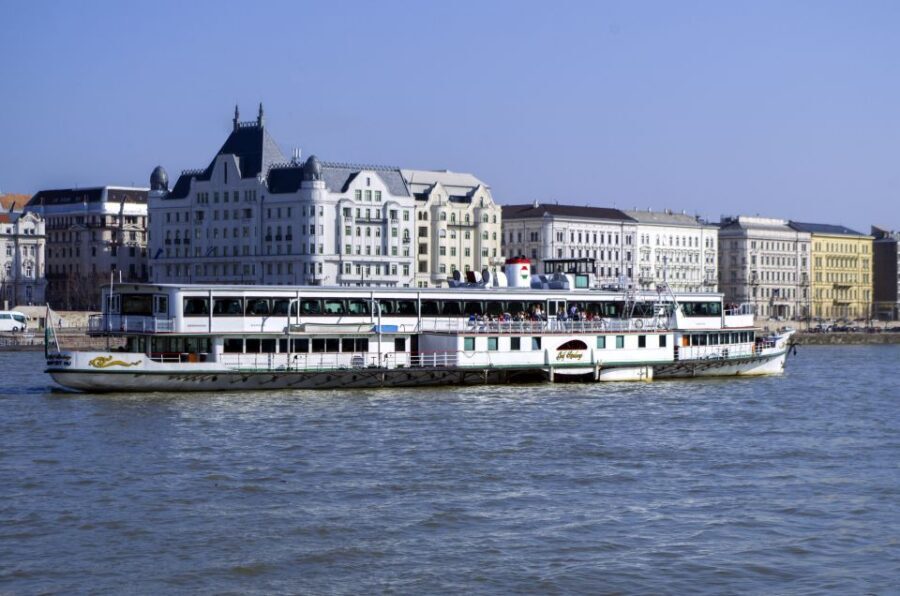 Budapest: Summer Brunch & Cruise with Prosecco or Cake - Where to sit for comfort and best views