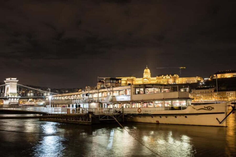 Budapest Super Saver: Spa, Basilica Tour, and Danube Cruise - Danube Night Cruise on the Gróf Széchenyi: Lit-Up Landmarks, 90 Minutes to Breathe