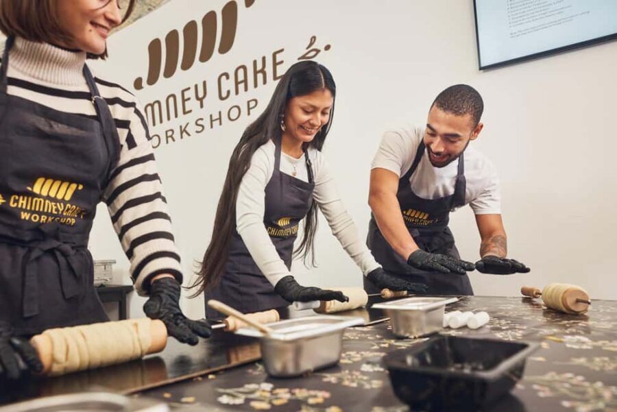 Budapest: Traditional Chimney Cake (Kürtőskalács) Workshop - Kürtőskalács in 65 Minutes: What You’ll Make