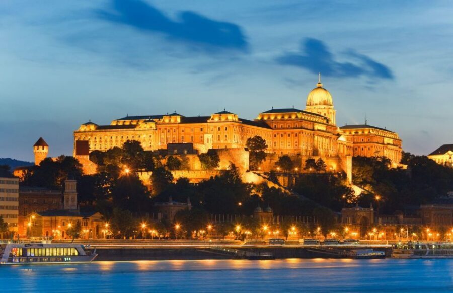 Budapest: Unlimited Prosecco and Wine Sightseeing Cruise - Getting on board: Dock 11 by Elisabeth Bridge (and why early matters)