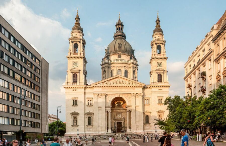 Budapest: Walking Tour in German - Matthias Church and Fisherman’s Bastion: Gothic beauty plus skyline payoff