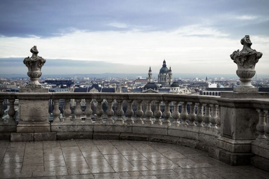 Budapest: Walking Tour in German - Comfort and rules: one restriction you should actually respect