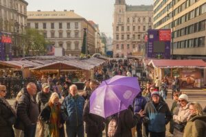 Budapest walking tour: Parliament and Shoes Memorial - St. Stephen’s Basilica: why the stories make the first stop count