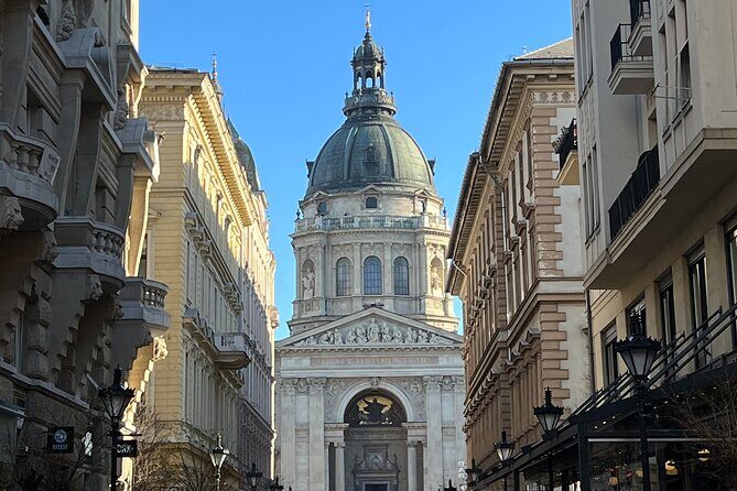 Budapest walking tour: Parliament and Shoes Memorial - Vörösmarty Square and Café Gerbeaud: where old Budapest still smells like sugar