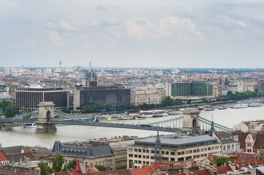 Budapest Walking Tour with a Professional Local Guide - What the best English guides do: pace, humor, and real answers