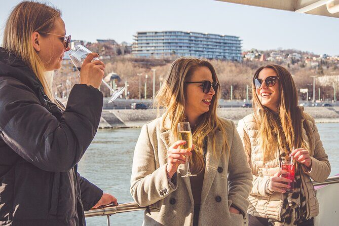 Cocktail Cruise and City Views on the Danube in Budapest - Chain Bridge and Margaret Bridge: the two classic bridge moments