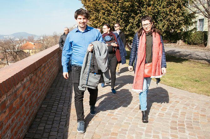 Communism in Hungary with a Historian - Meeting at Erzsébet tér: how the tour starts and moves