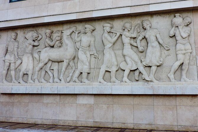 Communism in Hungary with a Historian - Parliament Square and 1956’s Bloody Thursday: politics made concrete