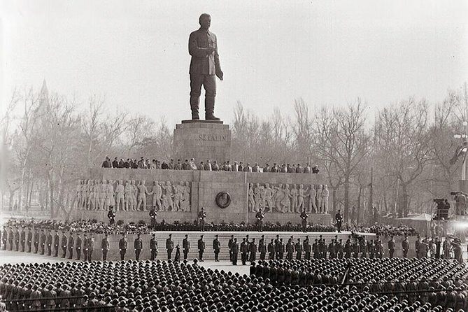 Communist Budapest Walking Tour - How the guides shape the whole experience (András, Kata, and the historian format)