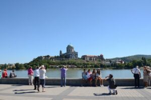 Danube Bend: Day trip from Budapest - Parkovisko Danube viewpoint: the short scenic reset