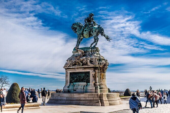 Essential Walking Tour - Stop 3: Public Transport to Buda Castle and the Royal Palace Terrace Views