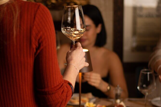 Food and Wine Tasting in Budapest City Center with Sommelier - The six wines you’ll sample (and why the variety is the point)