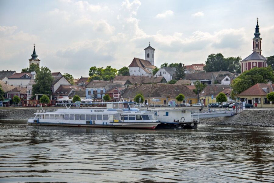 From Budapest: Danube Bend Day Trip in English - How the boat ride (seasonally) changes the day
