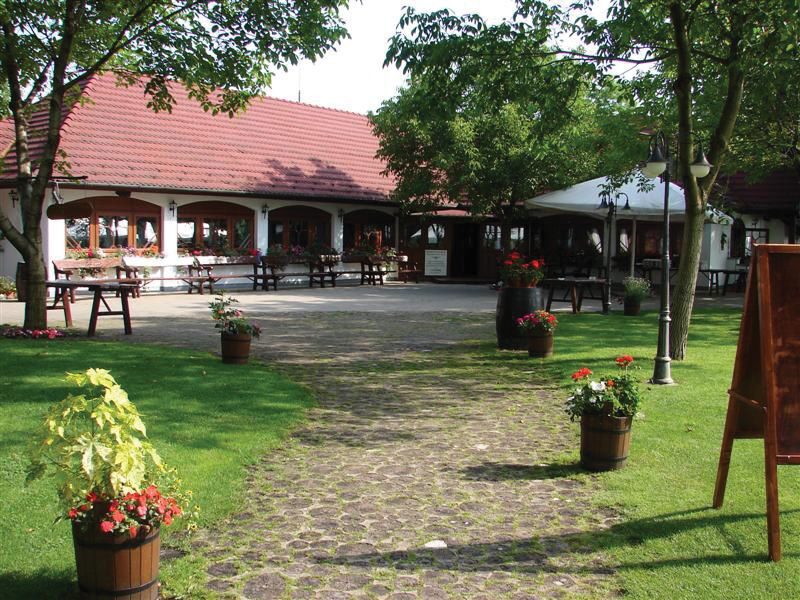 From Budapest: Full-Day Puszta Tour with Lunch and Show - Budapest to Kecskemét: The Day Starts With Straightforward Country Time