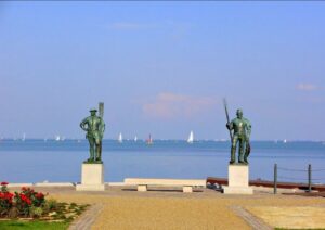 From Budapest: Lake Balaton Day Tour - From Budapest to Balatonfüred: The 2-hour coach ride that sets the mood