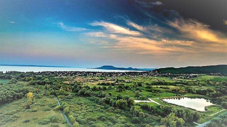 From Budapest: Lake Balaton Day Tour - Guides and languages: what to expect from the human part