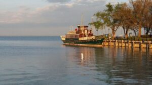 From Budapest: Lake Balaton Tour - Getting out of Budapest: meeting point and bus-day rhythm