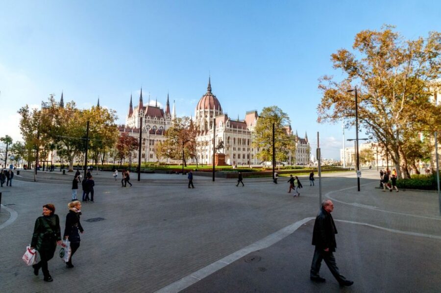 From Vienna: Guided Day Trip to Budapest - Heroes’ Square Photo Stop: Your Fast Lesson in Hungary’s Past