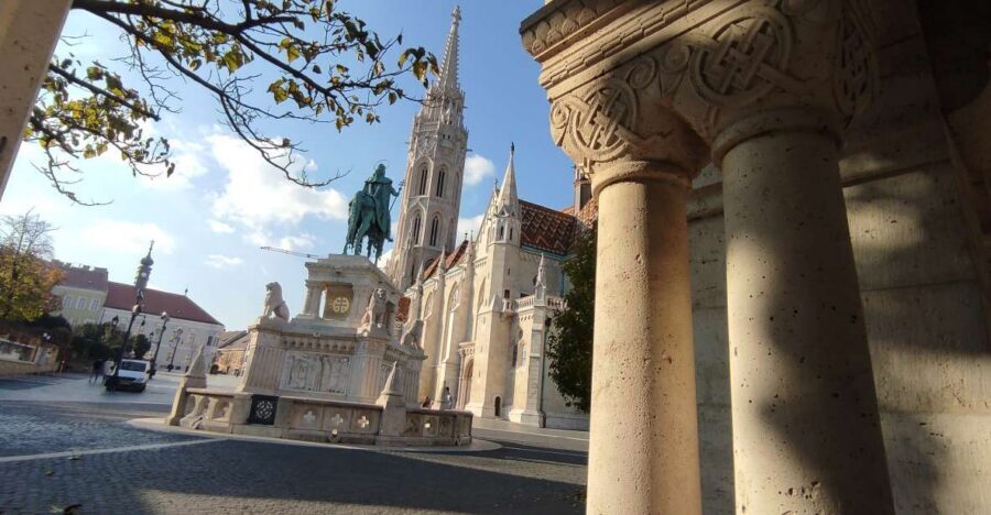 German guided tour through Budapest's castle district - Castle District magic: why this walk works