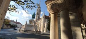 German guided tour through Budapest's castle district - Starting at Mária Magdolna Tower and Vienna Gate: get your bearings fast