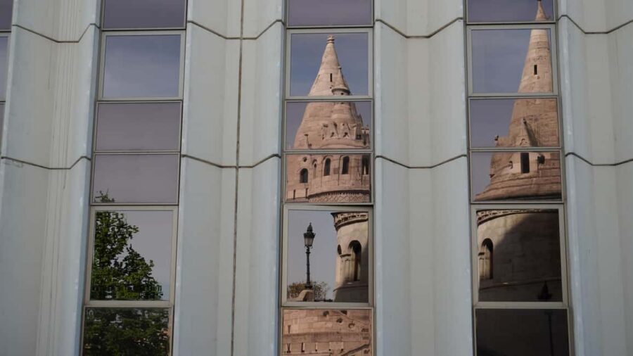 German guided tour through Budapest's castle district - Ruszwurm on the route: a smart break without derailing your day