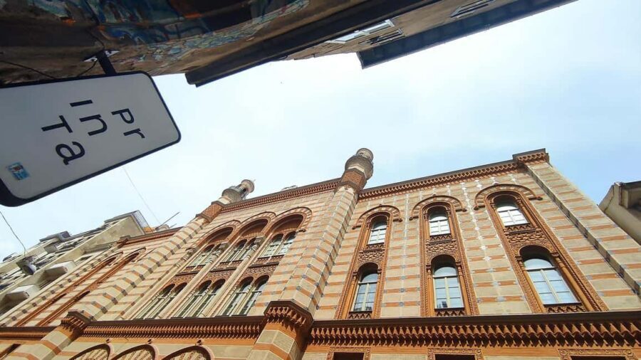 German tour in the Budapest city centre & the Jewish quarter - Finish on Kazinczy Street near Karavan Street Food and Szimpla Kert
