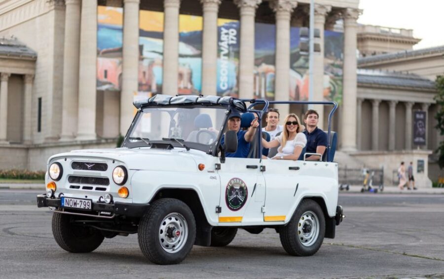 Iconic Budapest tour with Classic Russian Jeep and G-Wagon - Choosing the vehicle: Russian UAZ Jeep vs Mercedes G-Wagon