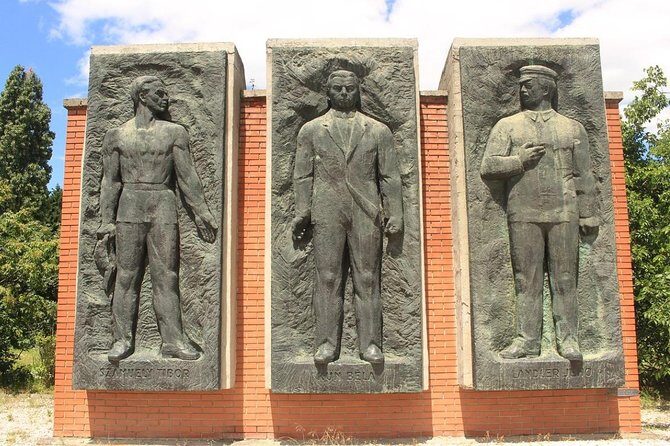 Memento Park Entrance Ticket - Who should book this ticket?