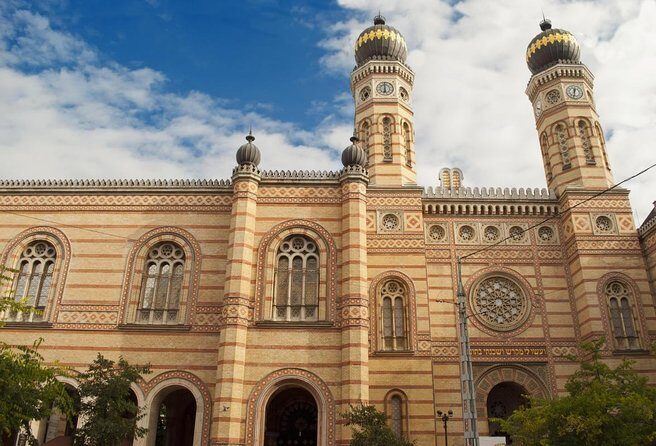 Past and Present of Budapest Jewish District Tour - Why the Jewish Quarter Walk Works So Well