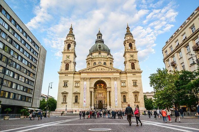 Private 4-hours City Tour of Budapest with private guide and Hotel Pick-up - Door-to-door ease with a private chauffeur vehicle